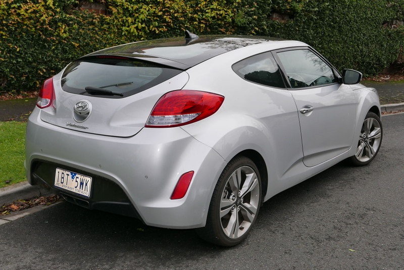 Illustration for article titled Horizontally-split rear windows on non-hybrids (photo heavy, content warning: Azteks, Murano CrossCab)